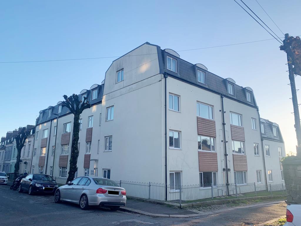 Lot: 93 - LEASEHOLD FLAT WITH PARKING SPACE - General View of Development